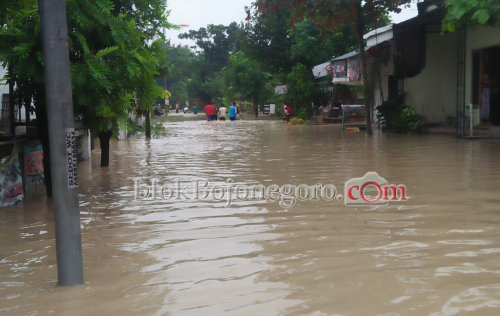 Banjir Panemon, Jalan Desa Sempat Lumpuh